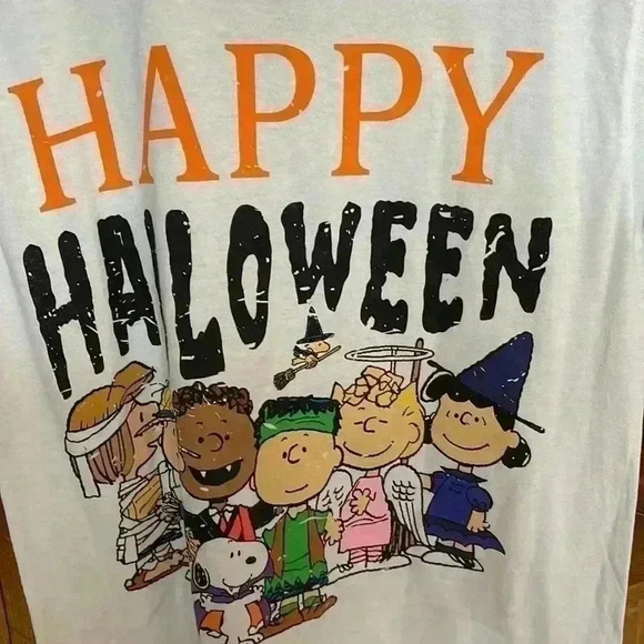 Peanuts Halloween T-shirt size small. - Picture 2 of 4
